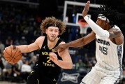 苹果下载-勇士8人上双大胜灰熊：霍福德15000分里程碑 波杰19+8+6